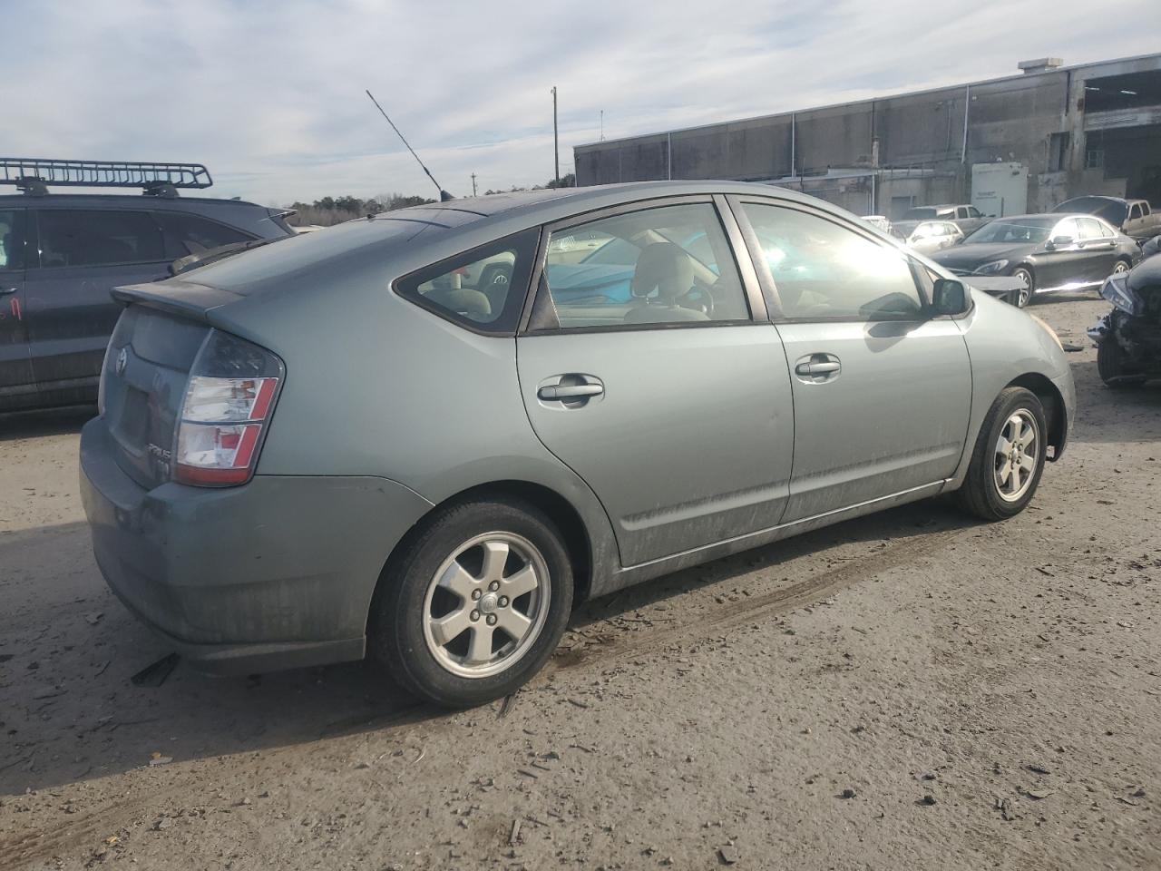 2004 Toyota Prius VIN JTDKB22U540024315 Copart auction photo, front end / minor dent/scratches damage thumbnail 3