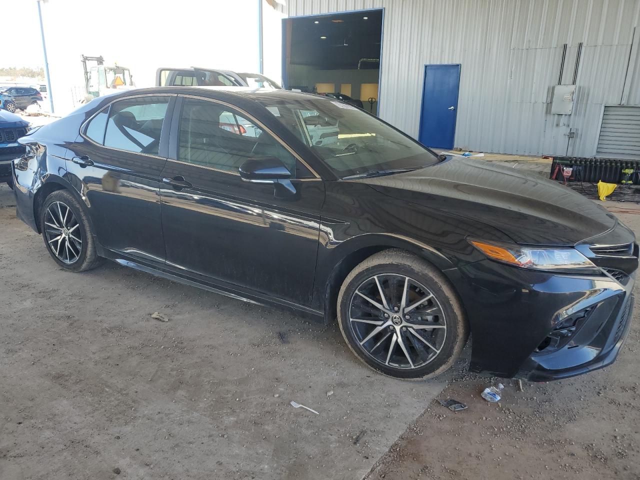 2022 Toyota Camry VIN 4T1G11AK4NU631931 Copart auction photo, front end / side damage thumbnail 4