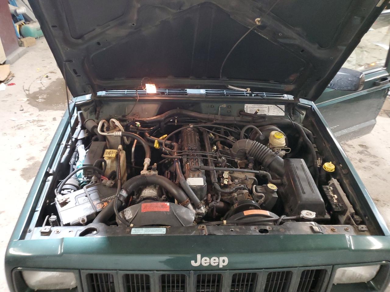 2001 Jeep Grand Cherokee VIN 1J4FF48S61L562355 Copart auction photo, front end damage thumbnail 12