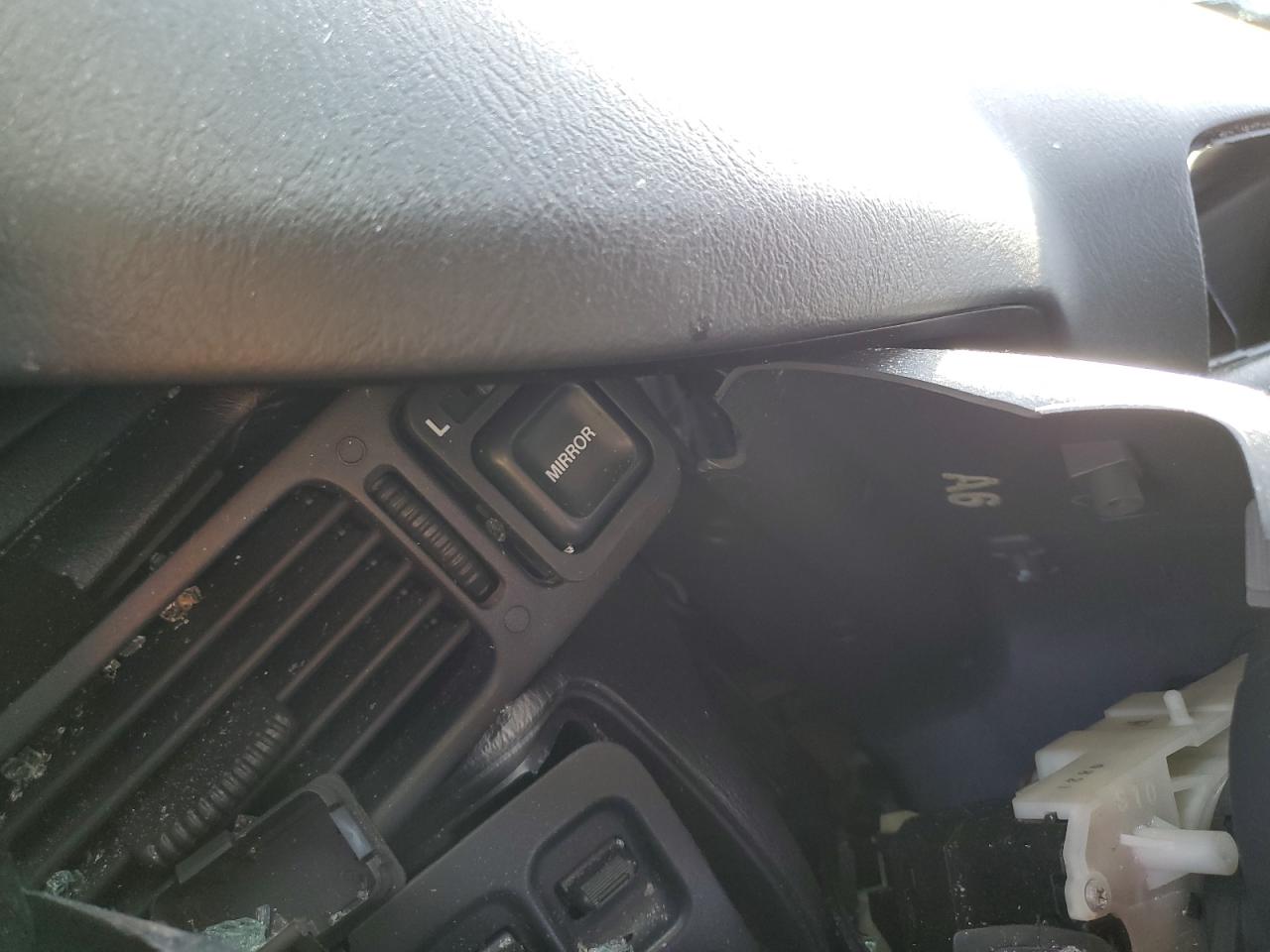 2000 Honda CR-V VIN JHLRD1763YS023383 Copart auction photo, vandalism / side damage thumbnail 9