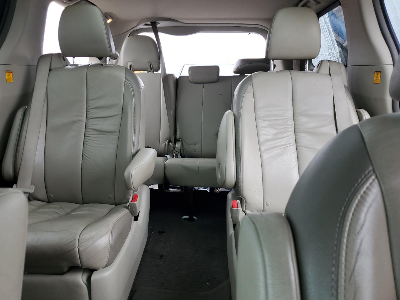 2011 Toyota Sienna VIN 5TDDK3DC4BS007891 Copart auction photo, rear end damage thumbnail 10