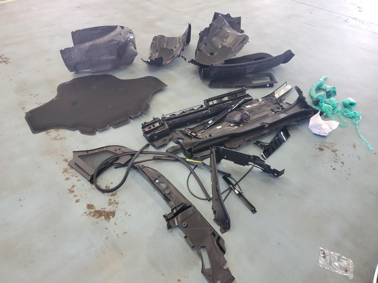 2024 BMW 5er VIN WBA63FJ00RCS09508 Copart auction photo, vandalism / stripped damage thumbnail 12