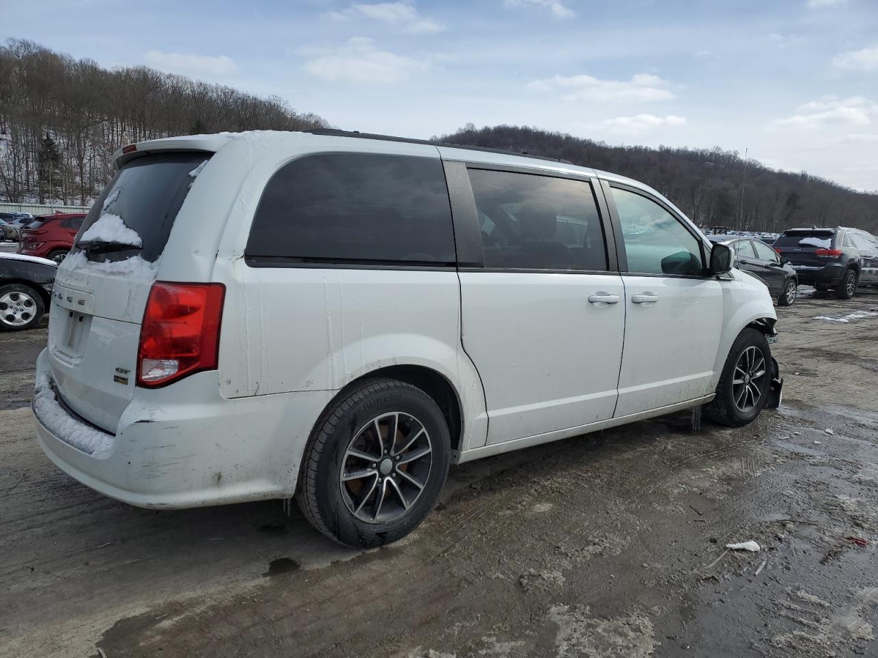 2018 Dodge Caravan VIN 2C4RDGEG0JR343098 Copart auction photo, front end damage thumbnail 3