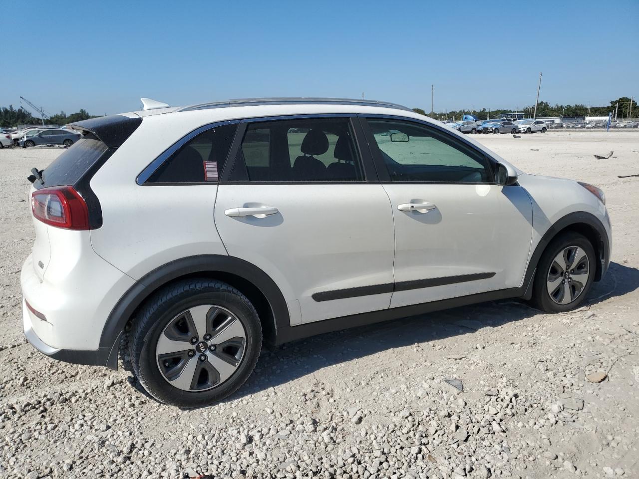 2017 KIA Niro VIN KNDCB3LC4H5074423 Copart auction photo, normal wear / minor dent/scratches damage thumbnail 3