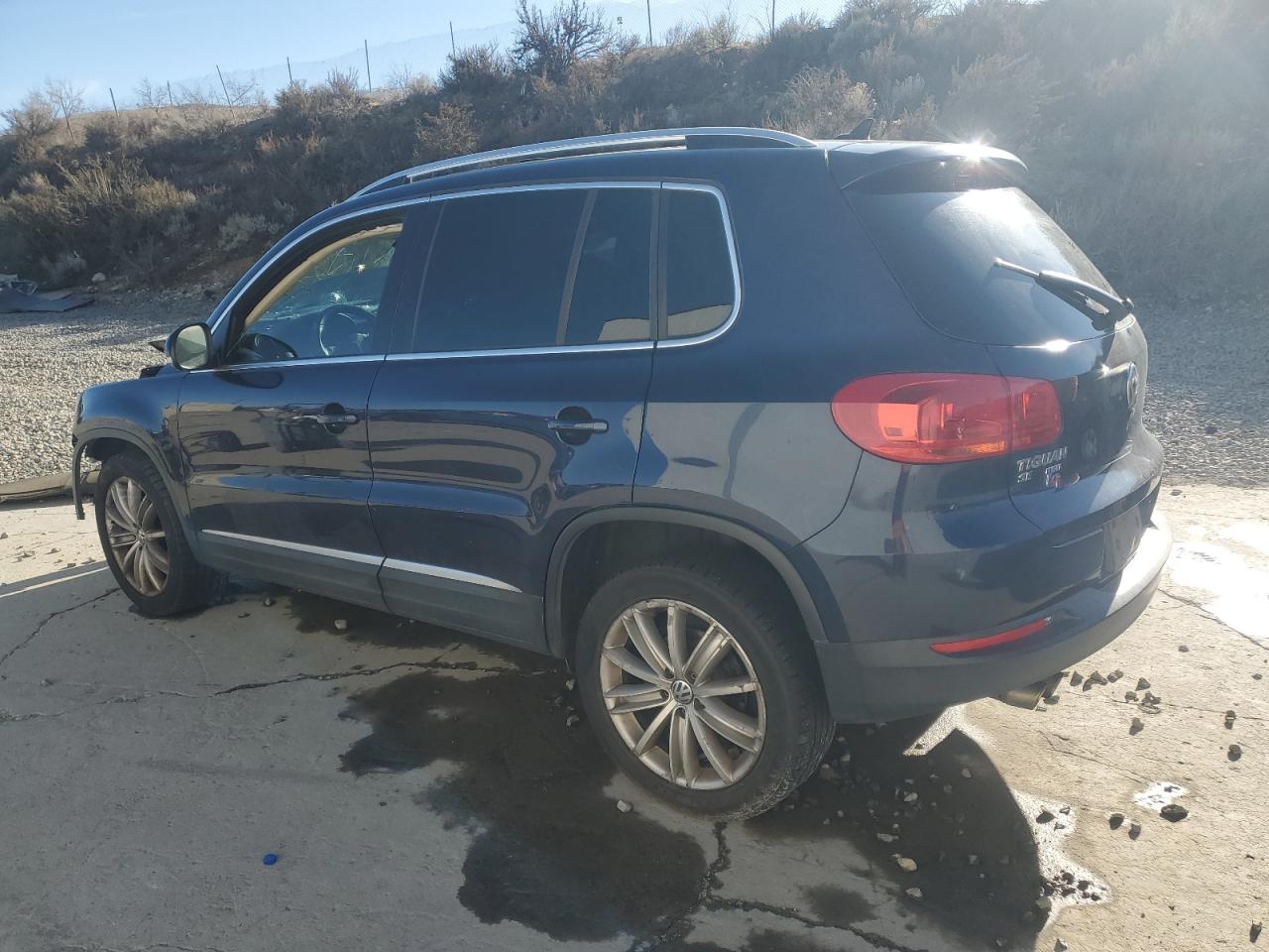 2016 Volkswagen Tiguan VIN WVGBV7AX5GW557794 Copart auction photo, front end damage thumbnail 2