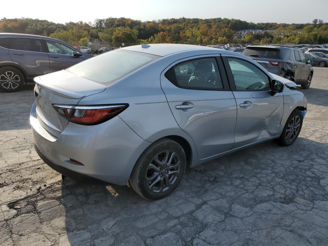 2020 Toyota Yaris VIN 3MYDLBYV0LY715618 Copart auction photo, front end damage thumbnail 3