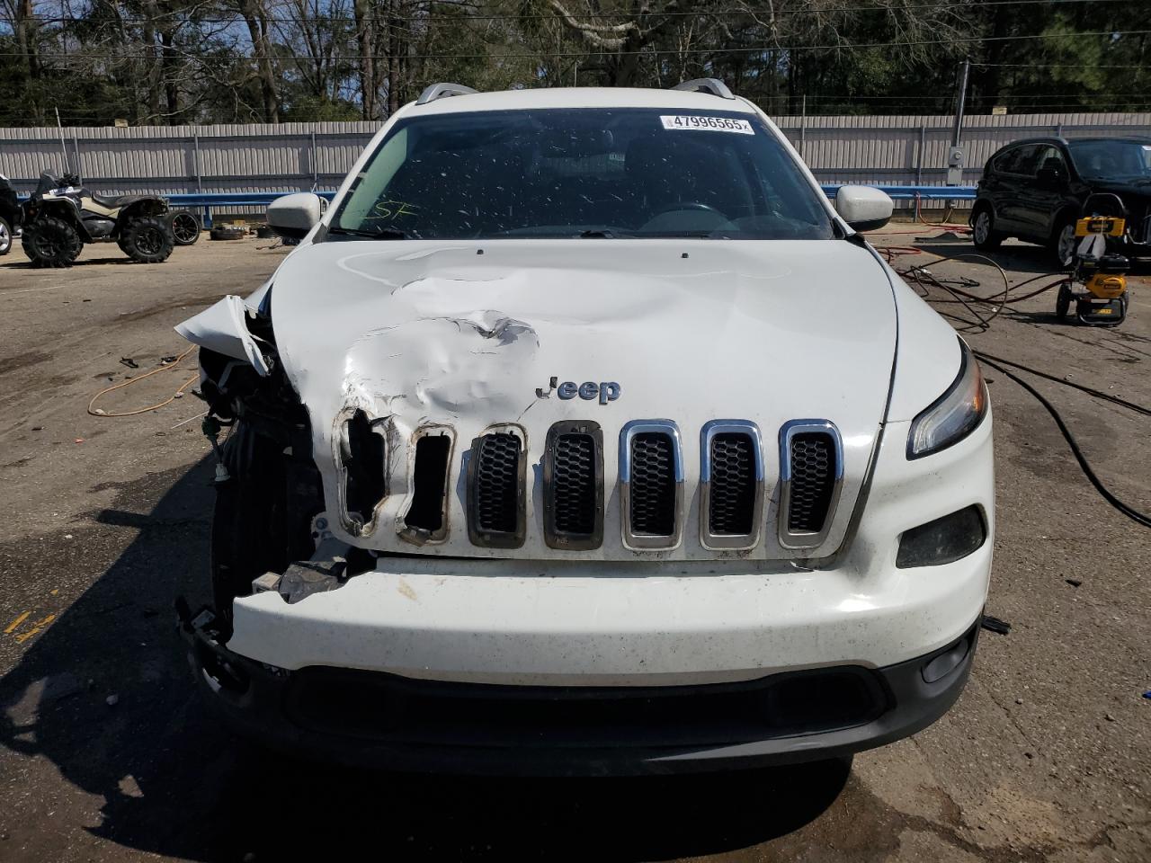 2016 Jeep Grand Cherokee VIN 1C4PJLCB9GW209643 Copart auction photo, front end / side damage thumbnail 5