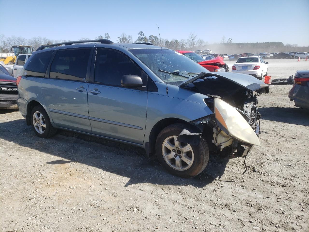2007 Toyota Sienna VIN 5TDZK23C97S053161 Copart auction photo, front end / side damage thumbnail 4
