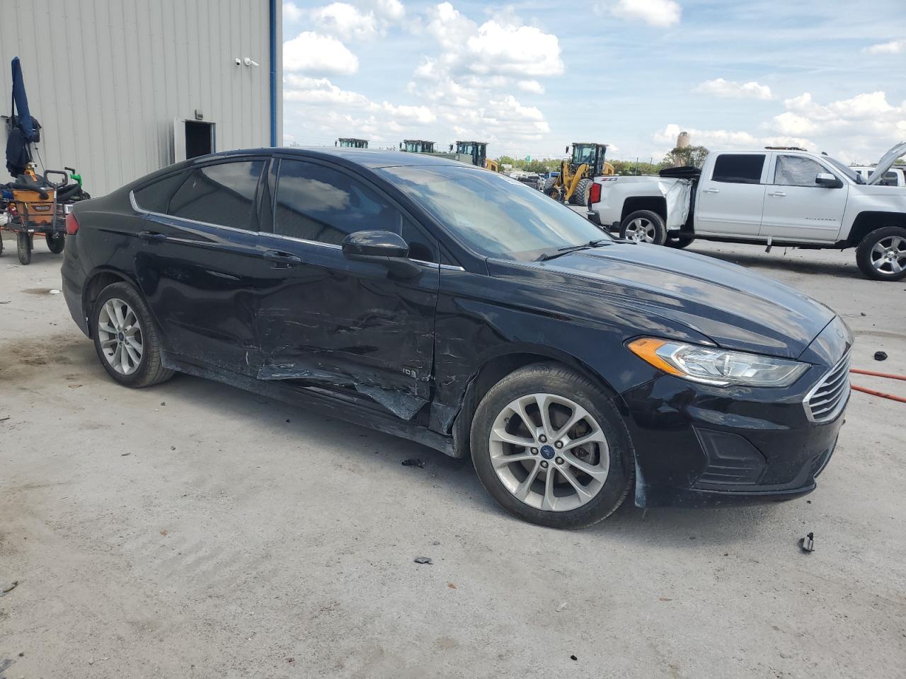 2019 Ford Fusion VIN 3FA6P0LU8KR131688 Copart auction photo, side / front end damage thumbnail 4