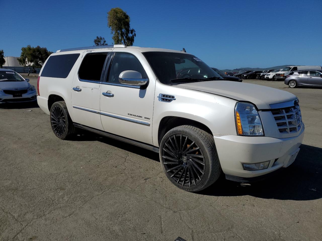 2012 Cadillac Escalade VIN 1GYS4HEF3CR204519 Copart auction photo, vandalism damage thumbnail 4