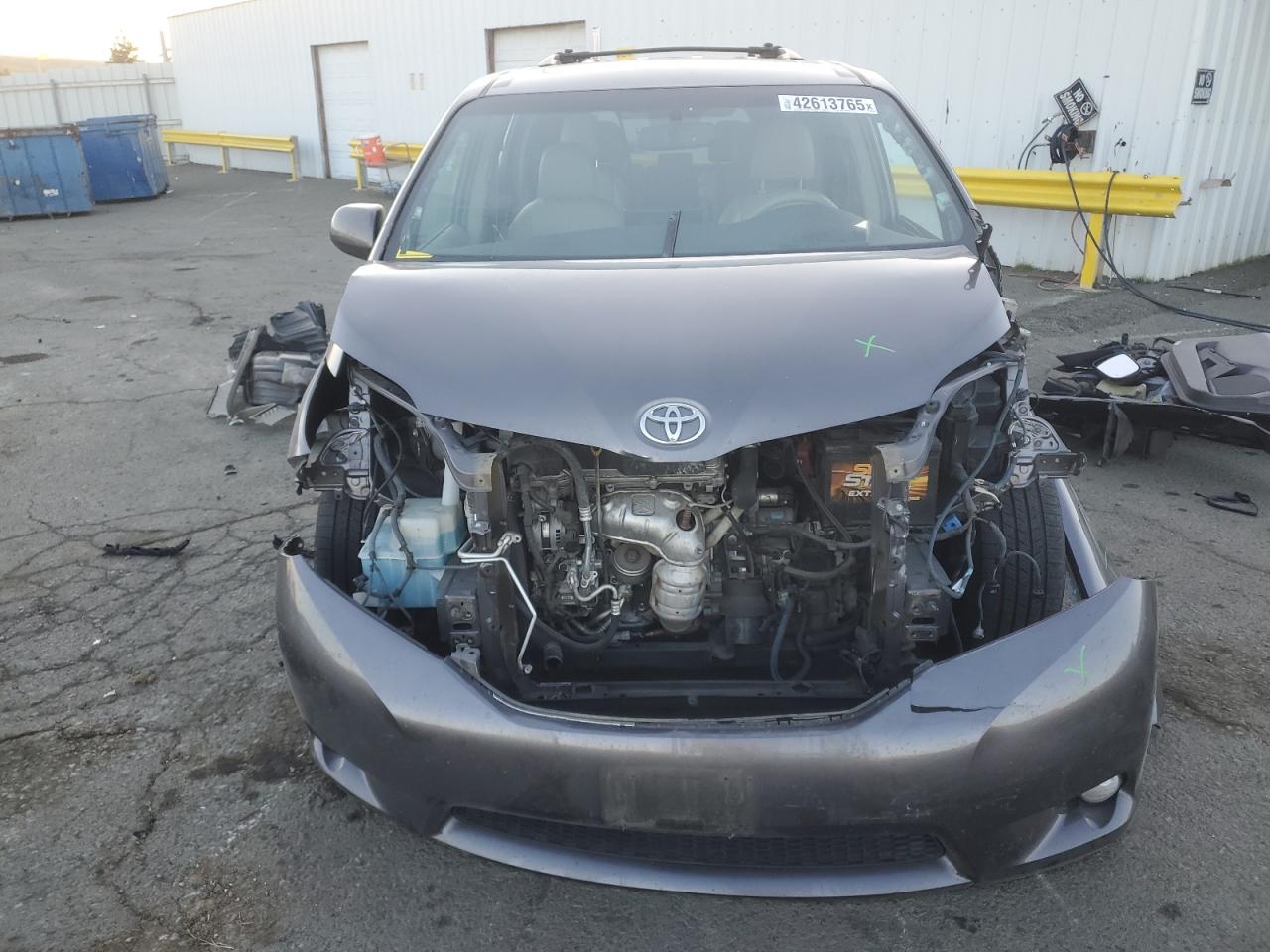 2014 Toyota Sienna VIN 5TDYK3DC8ES492431 Copart auction photo, front end damage thumbnail 5