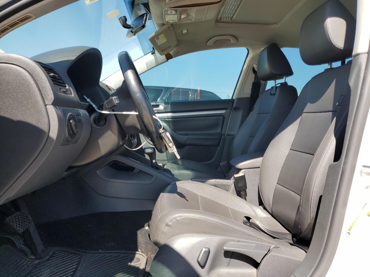 2009 Volkswagen Jetta VIN 3VWRM71K69M059128 Copart auction photo, normal wear / minor dent/scratches damage thumbnail 7