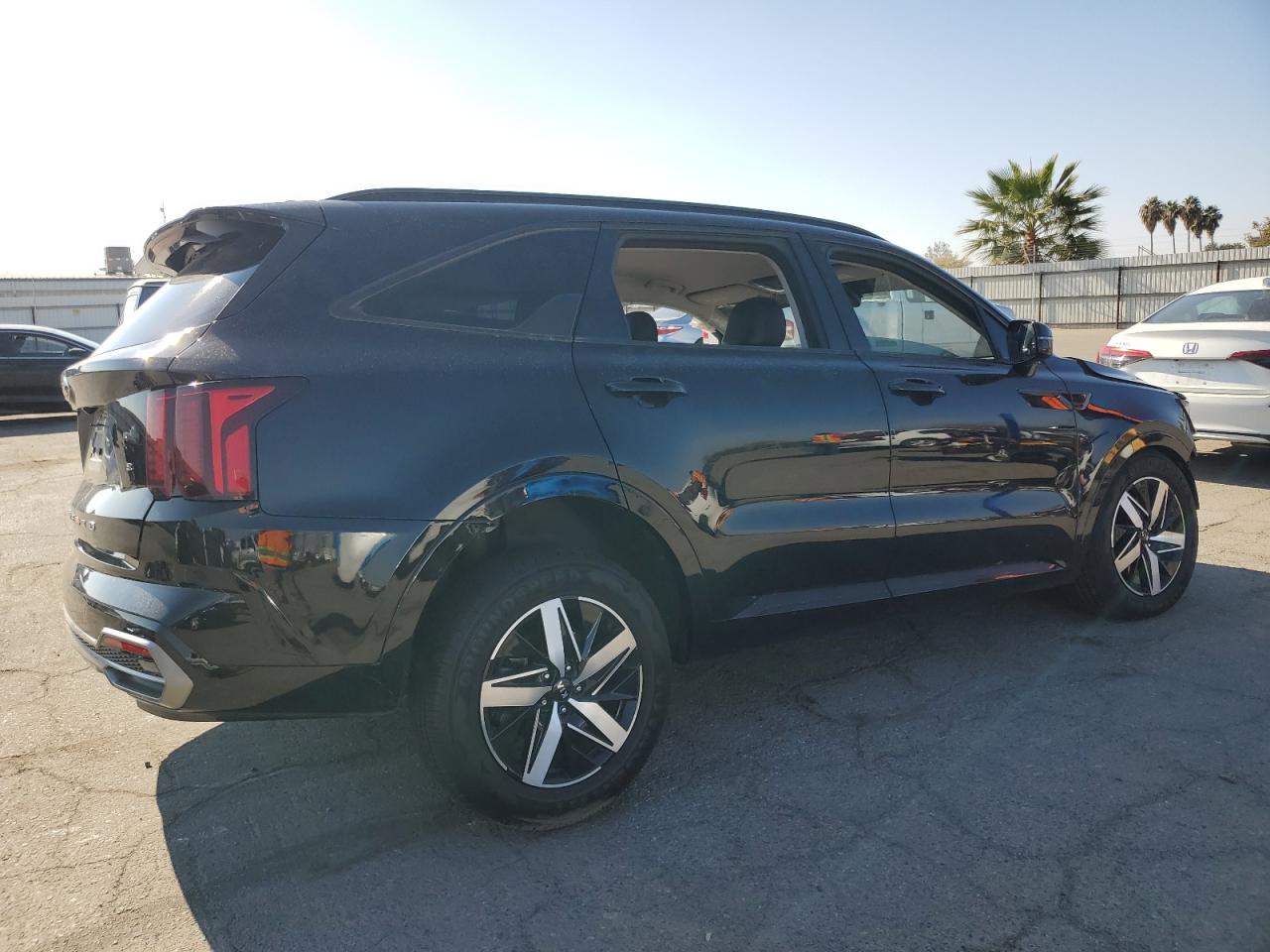 2021 KIA Sorento VIN 5XYRL4LC1MG054421 Copart auction photo, front end / side damage thumbnail 3