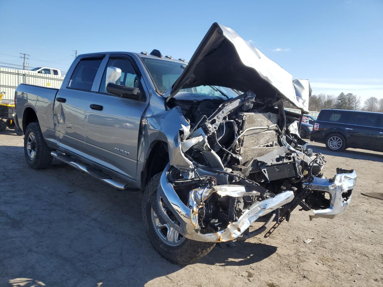 2020 RAM 2500 VIN 3C6UR5CJ5LG142585 Copart auction photo, front end / side damage thumbnail 4