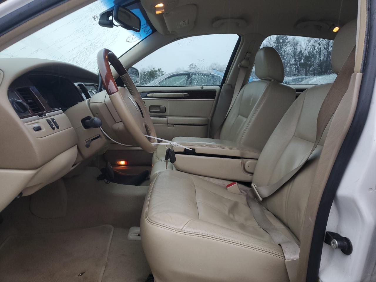 2009 Lincoln Town Car VIN 2LNHM82V49X633495 Copart auction photo, front end / mechanical damage thumbnail 7