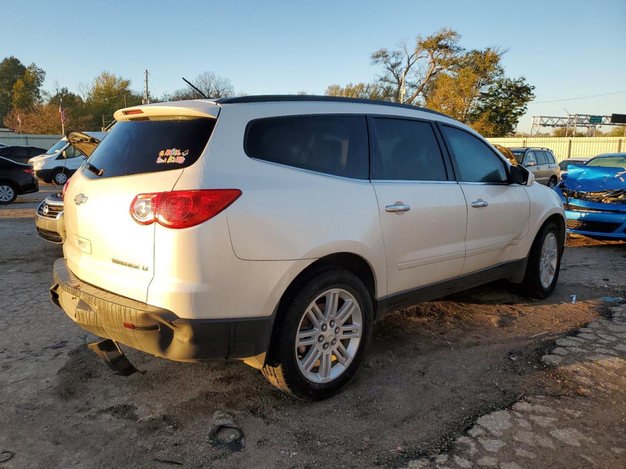 2011 Chevrolet Traverse VIN 1GNKRGED5BJ114518 Copart auction photo, front end / side damage thumbnail 3