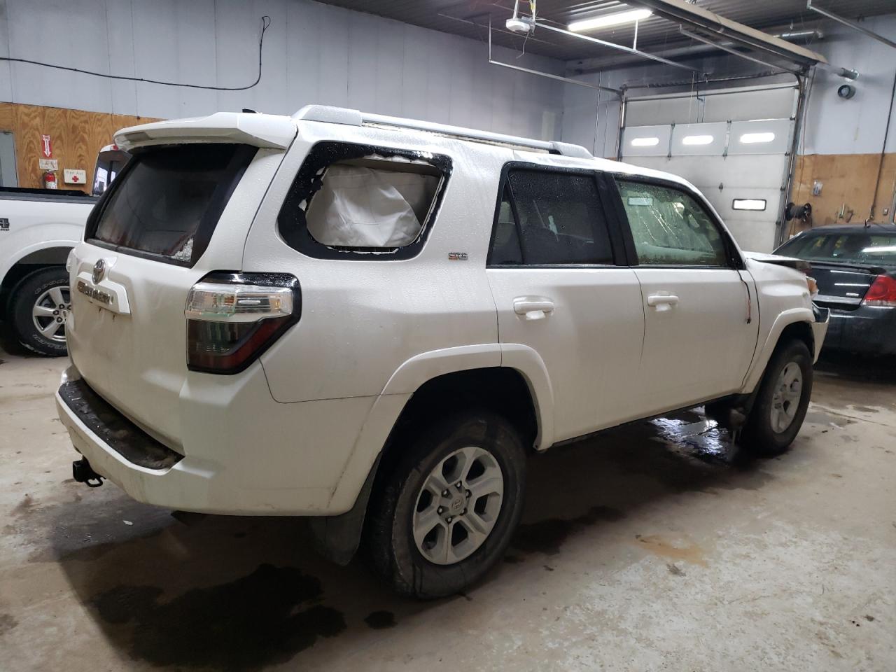 2018 Toyota 4Runner VIN JTEBU5JR1J5492089 Copart auction photo, rollover / minor dent/scratches damage thumbnail 3