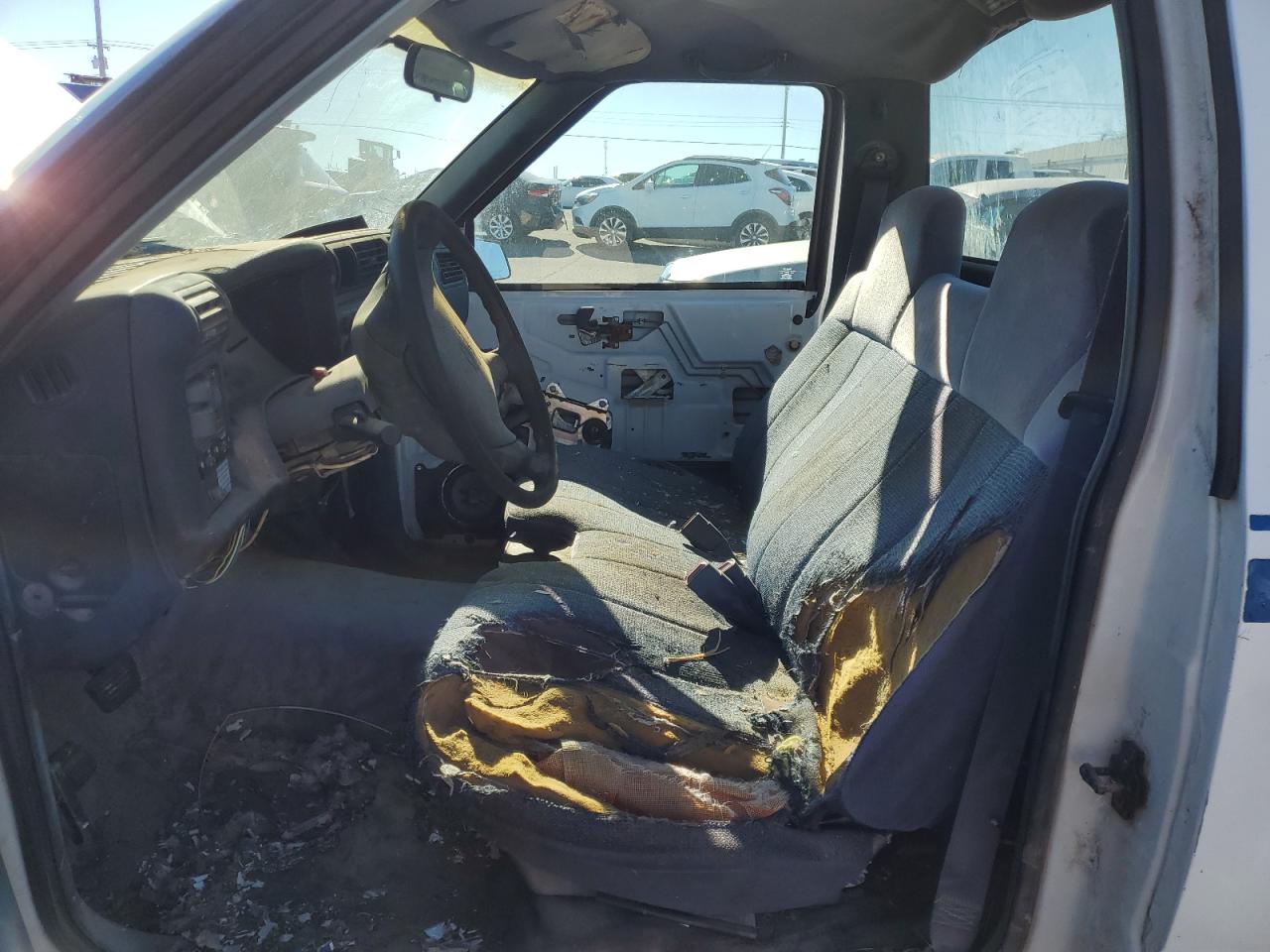 1996 Chevrolet S-10 Pickup VIN 1GCCS14X5TK209523 Copart auction photo, all over damage thumbnail 7