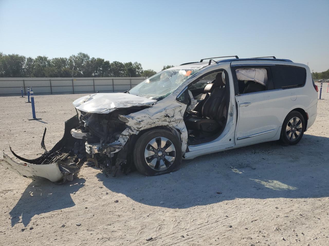 2018 Chrysler Pacifica VIN 2C4RC1N72JR229345