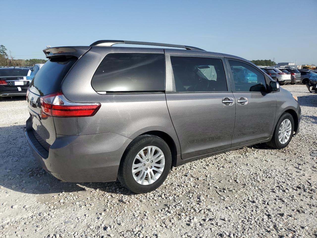 2017 Toyota Sienna VIN 5TDYZ3DC2HS869769 Copart auction photo, water/flood / minor dent/scratches damage thumbnail 3