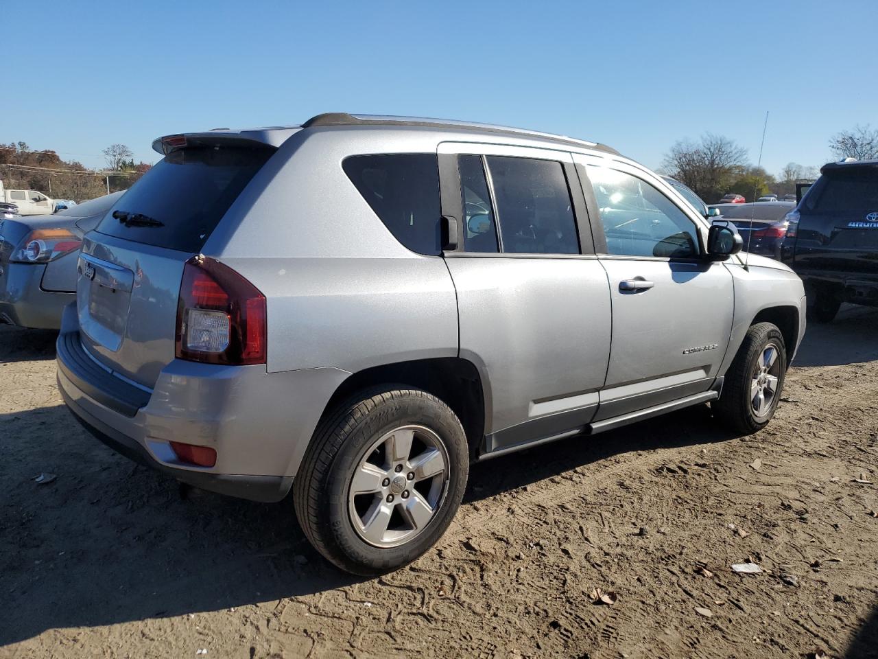 2015 Jeep Compass VIN 1C4NJCBA5FD124468 Copart auction photo, side / minor dent/scratches damage thumbnail 3