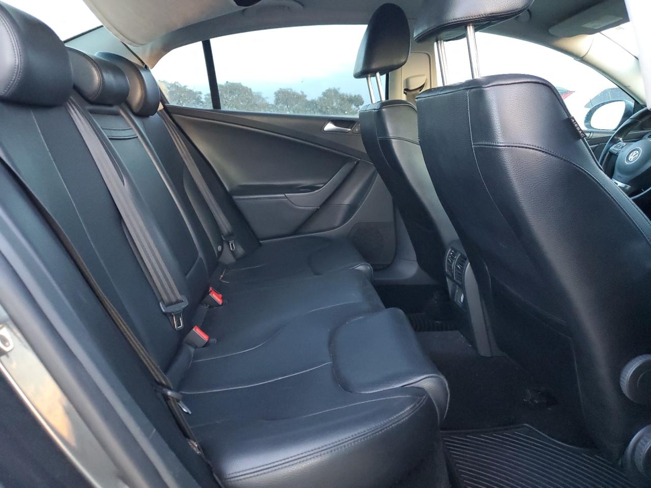 2010 Volkswagen Passat VIN WVWJM7AN2AE168772 Copart auction photo, vandalism / all over damage thumbnail 10