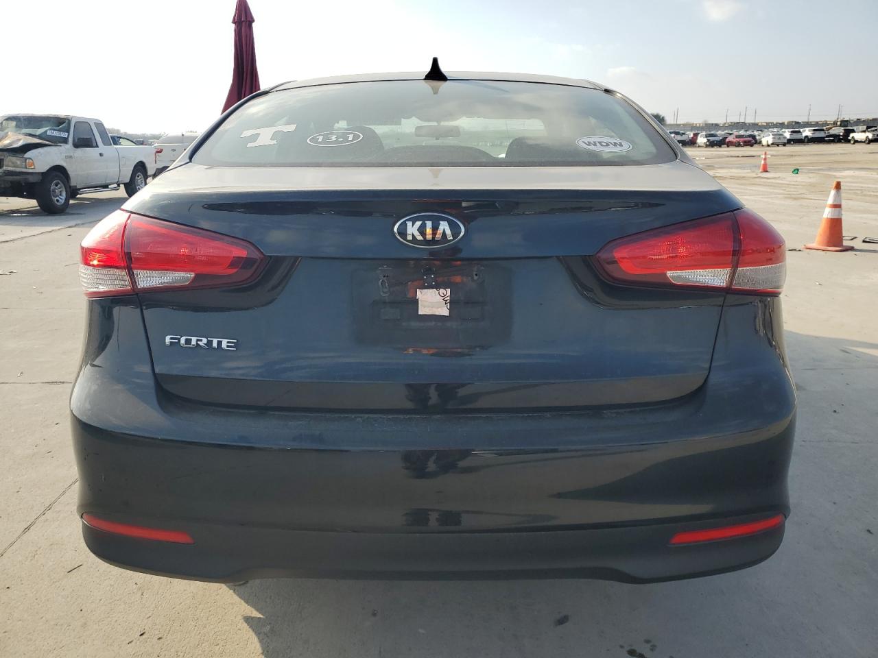 2017 KIA Forte VIN 3KPFK4A71HE086493 Copart auction photo, front end damage thumbnail 6