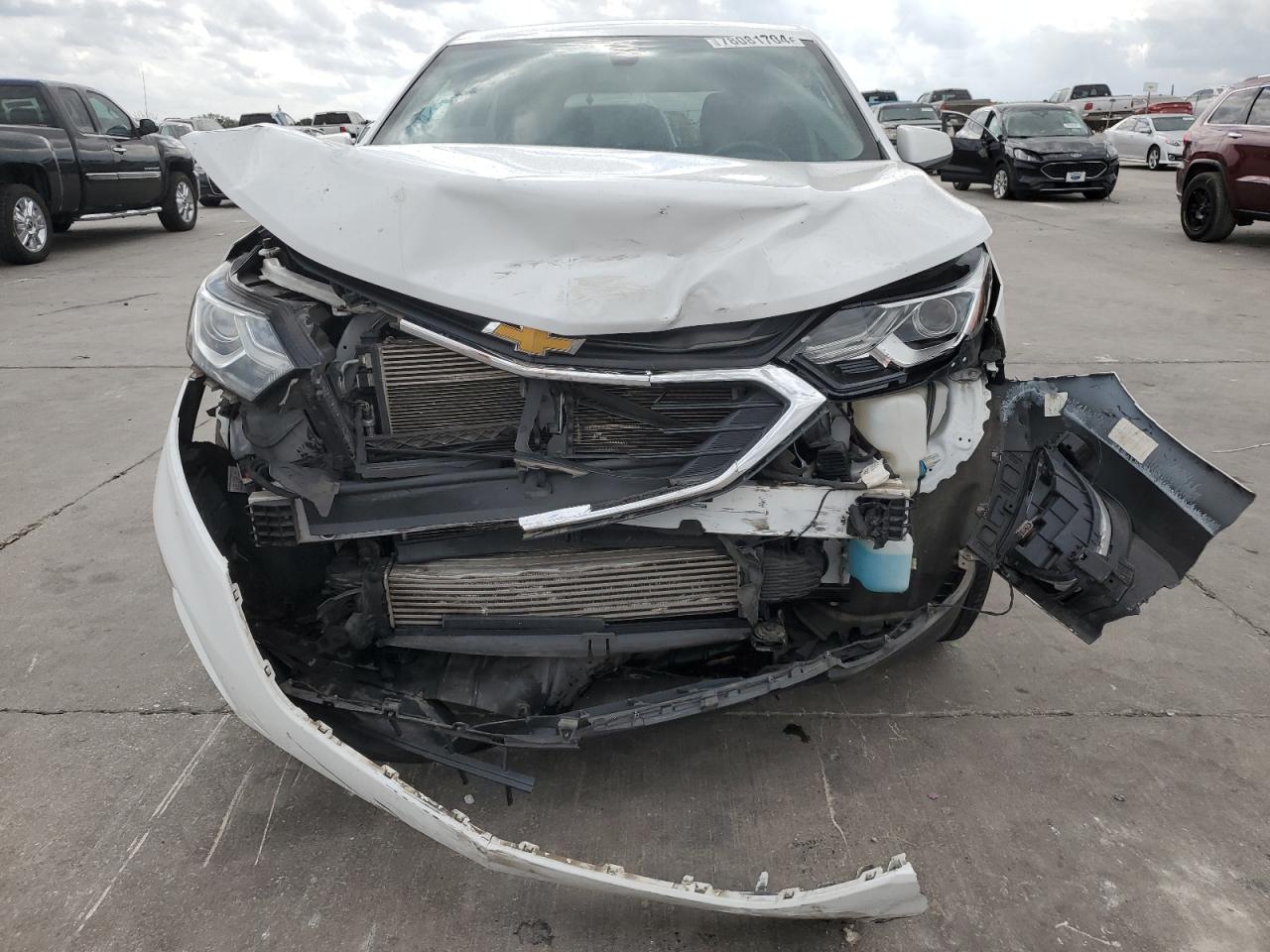 2019 Chevrolet Equinox VIN 2GNAXKEV8K6111610 Copart auction photo, front end damage thumbnail 5