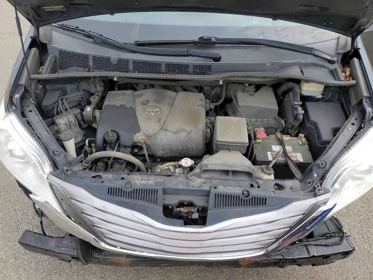 2017 Toyota Sienna VIN 5TDYZ3DC8HS888892 Copart auction photo, front end / rear end damage thumbnail 13