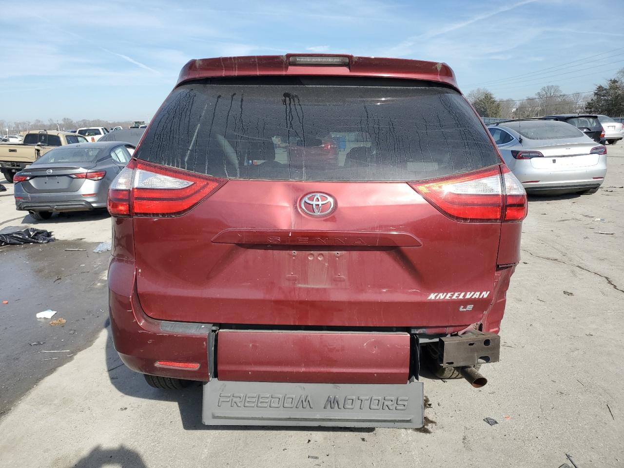 2018 Toyota Sienna VIN 5TDKZ3DC4JS911452 Copart auction photo, front end / all over damage thumbnail 6