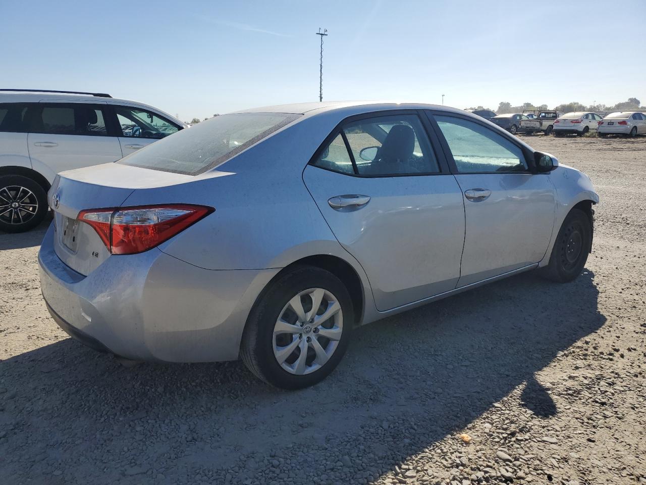 2015 Toyota Corolla VIN 5YFBURHEXFP261944 Copart auction photo, front end / side damage thumbnail 3