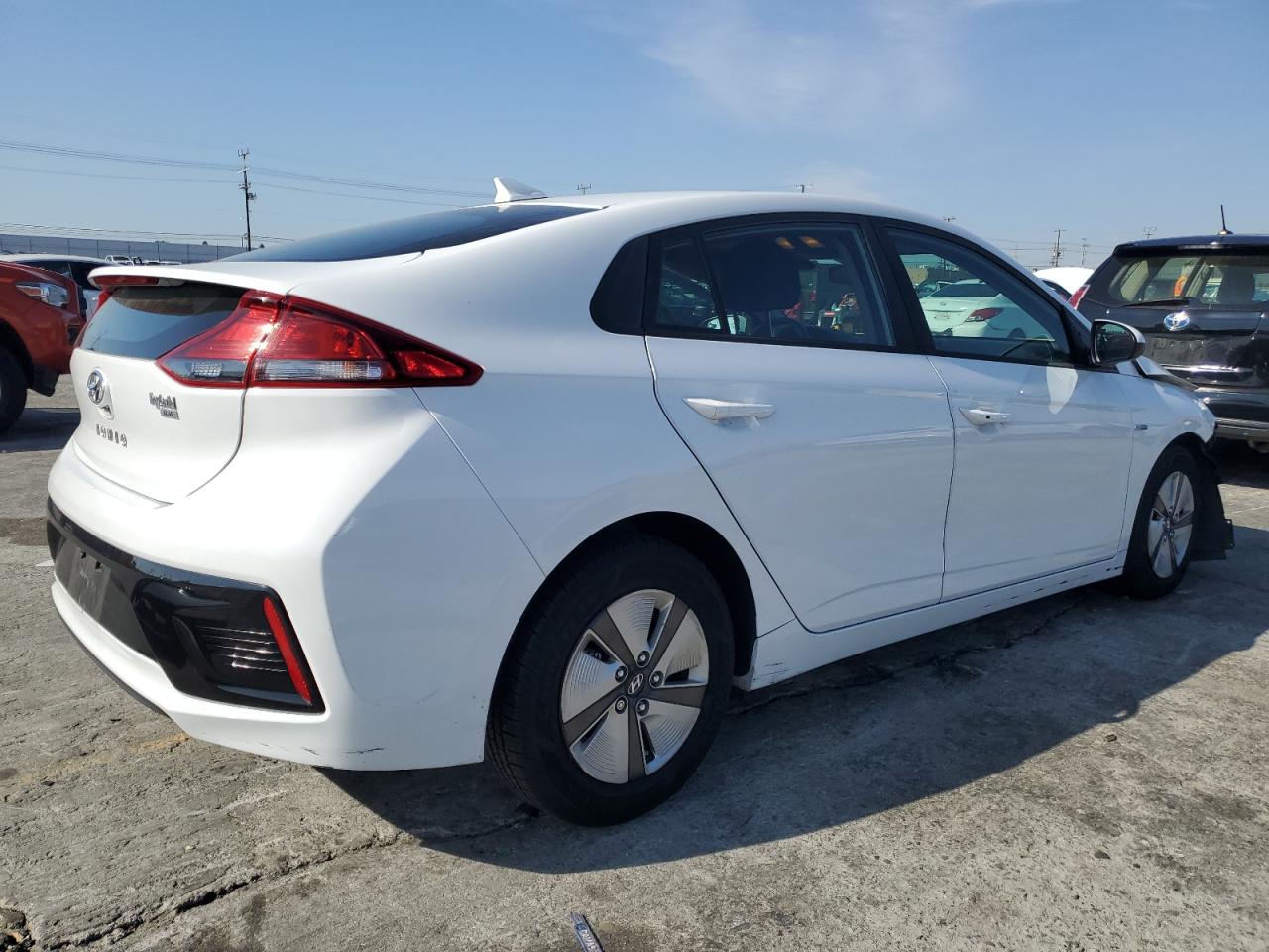 2019 Hyundai IONIQ VIN KMHC65LC8KU140660 Copart auction photo, front end damage thumbnail 3