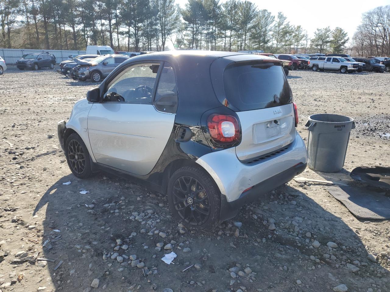 2016 Smart Fortwo VIN WMEFJ5DA0GK067950 Copart auction photo, front end / minor dent/scratches damage thumbnail 2