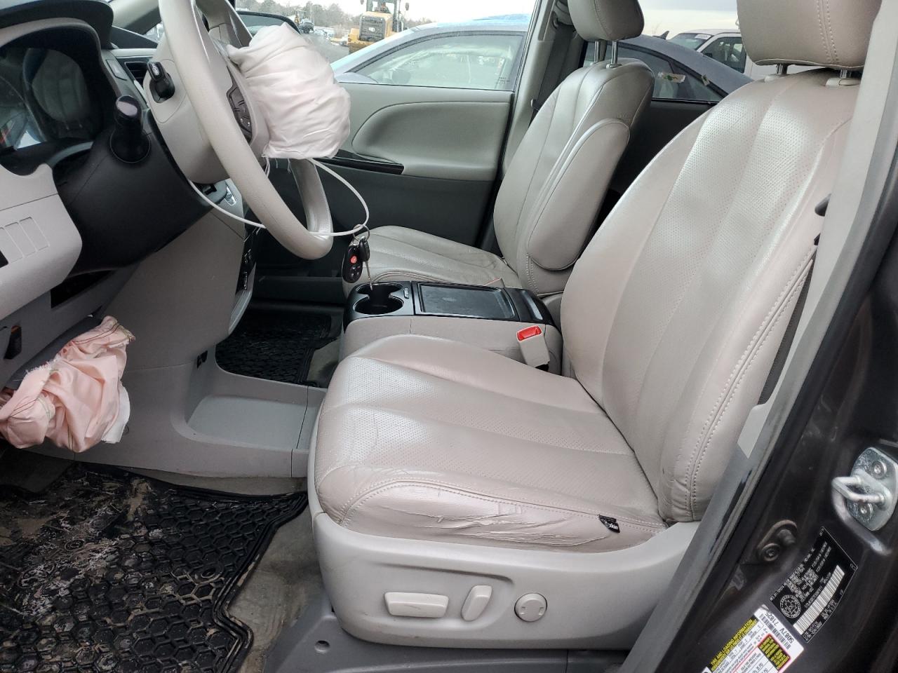 2014 Toyota Sienna VIN 5TDJK3DC7ES087811 Copart auction photo, front end / side damage thumbnail 7