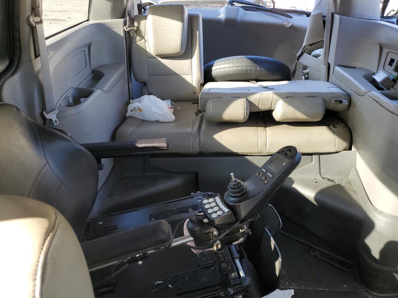 2011 Honda Odyssey VIN 5FNRL5H65BB056282 Copart auction photo, all over damage thumbnail 12