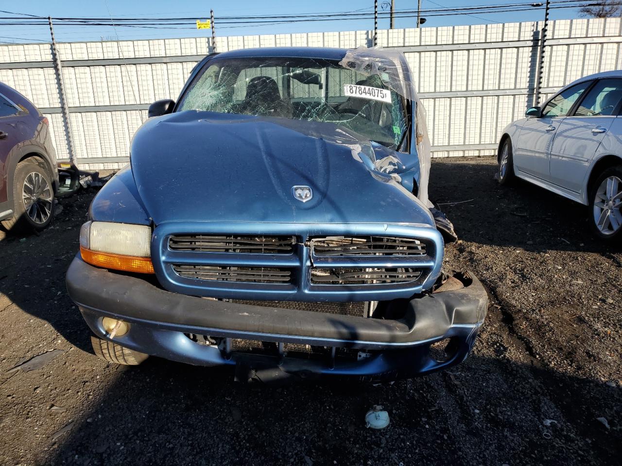 2003 Dodge Dakota VIN 1D7GG36X13S132716 Copart auction photo, front end / side damage thumbnail 5