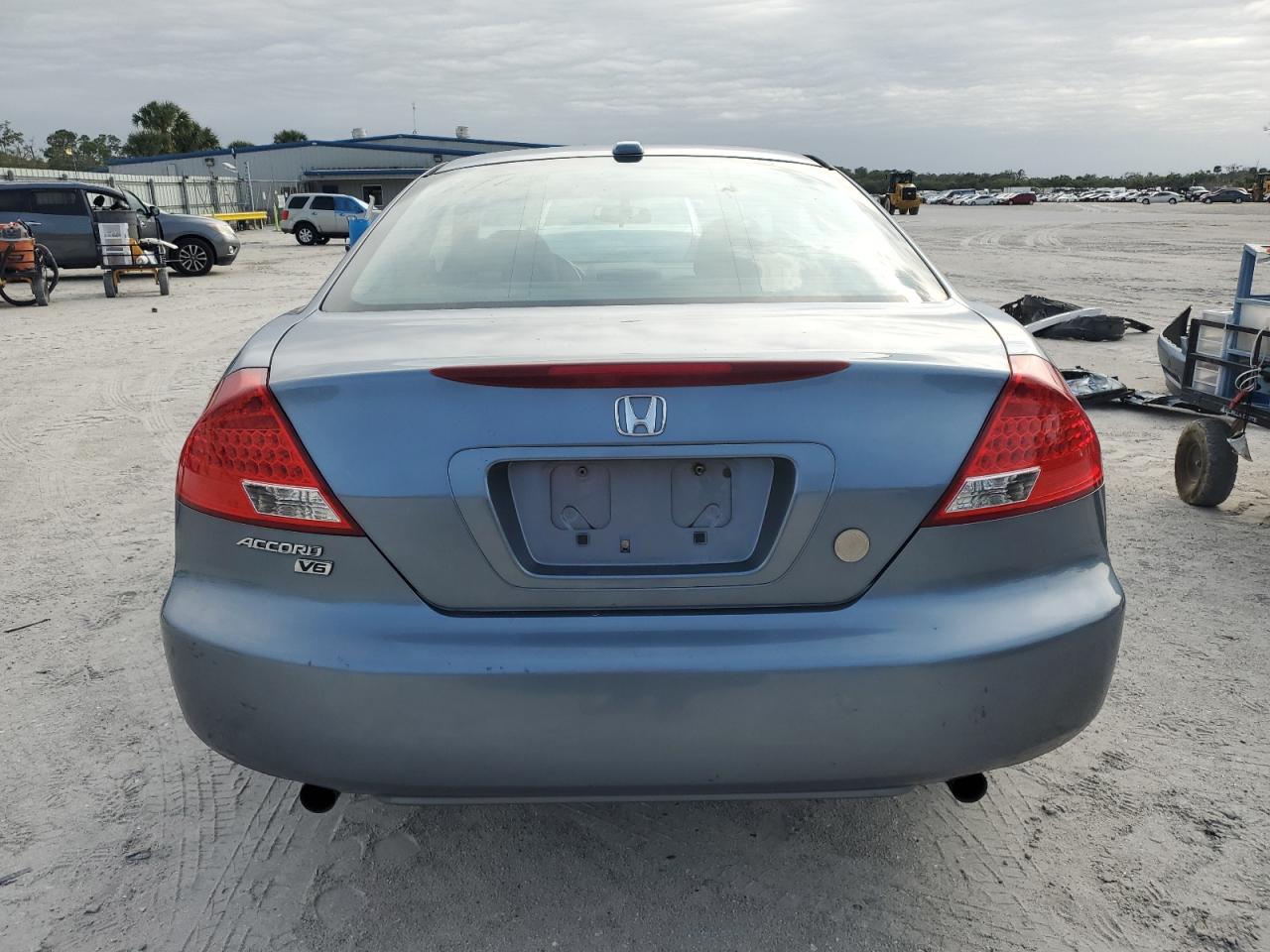 2007 Honda Accord VIN 1HGCM82697A007097 Copart auction photo, front end / minor dent/scratches damage thumbnail 6