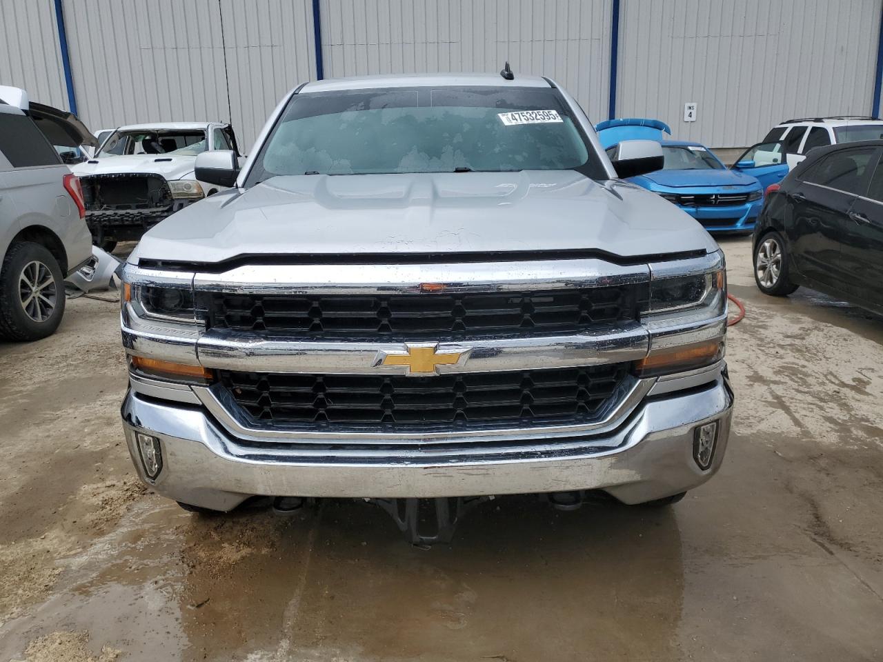 2018 Chevrolet Silverado VIN 3GCUKREC1JG530140 Copart auction photo, water/flood damage thumbnail 5