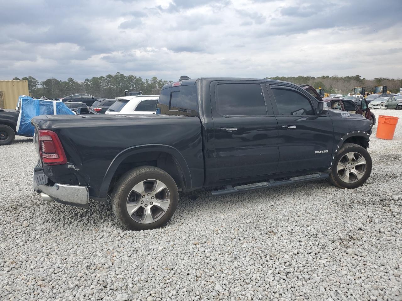 2021 RAM 1500 VIN 1C6RREJT1MN769593 Copart auction photo, front end / minor dent/scratches damage thumbnail 3