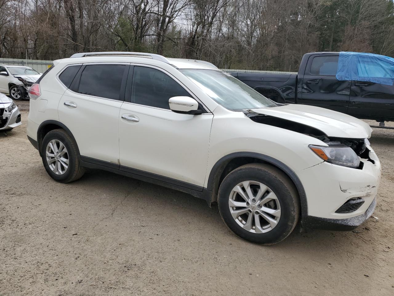 2015 Nissan Rogue VIN KNMAT2MTXFP566355 Copart auction photo, front end / minor dent/scratches damage thumbnail 4