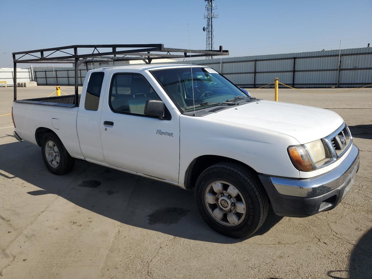 2000 Nissan Navara (Frontier) VIN 1N6DD26S8YC346816 Copart auction photo, minor dent/scratches damage thumbnail 4