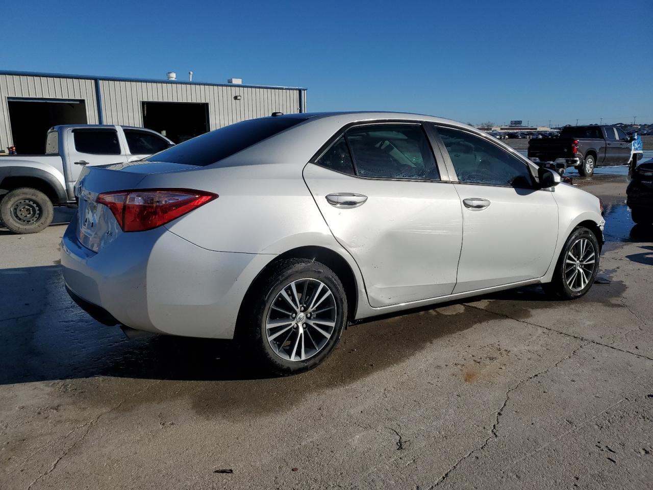 2019 Toyota Corolla VIN 5YFBURHE1KP934095 Copart auction photo, front end / minor dent/scratches damage thumbnail 3