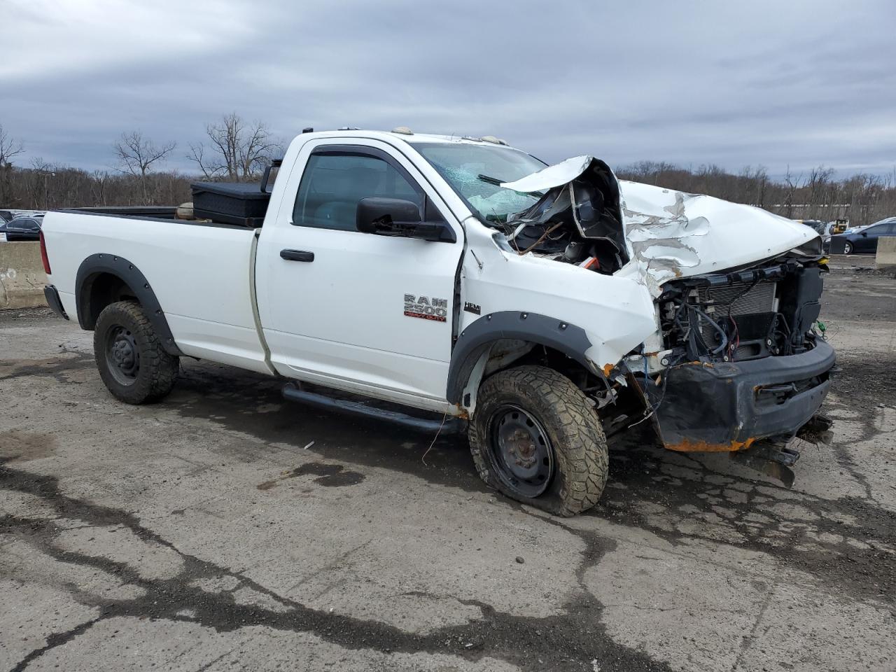 2013 RAM 2500 VIN 3C6LR5AT1DG524713 Copart auction photo, front end / minor dent/scratches damage thumbnail 4
