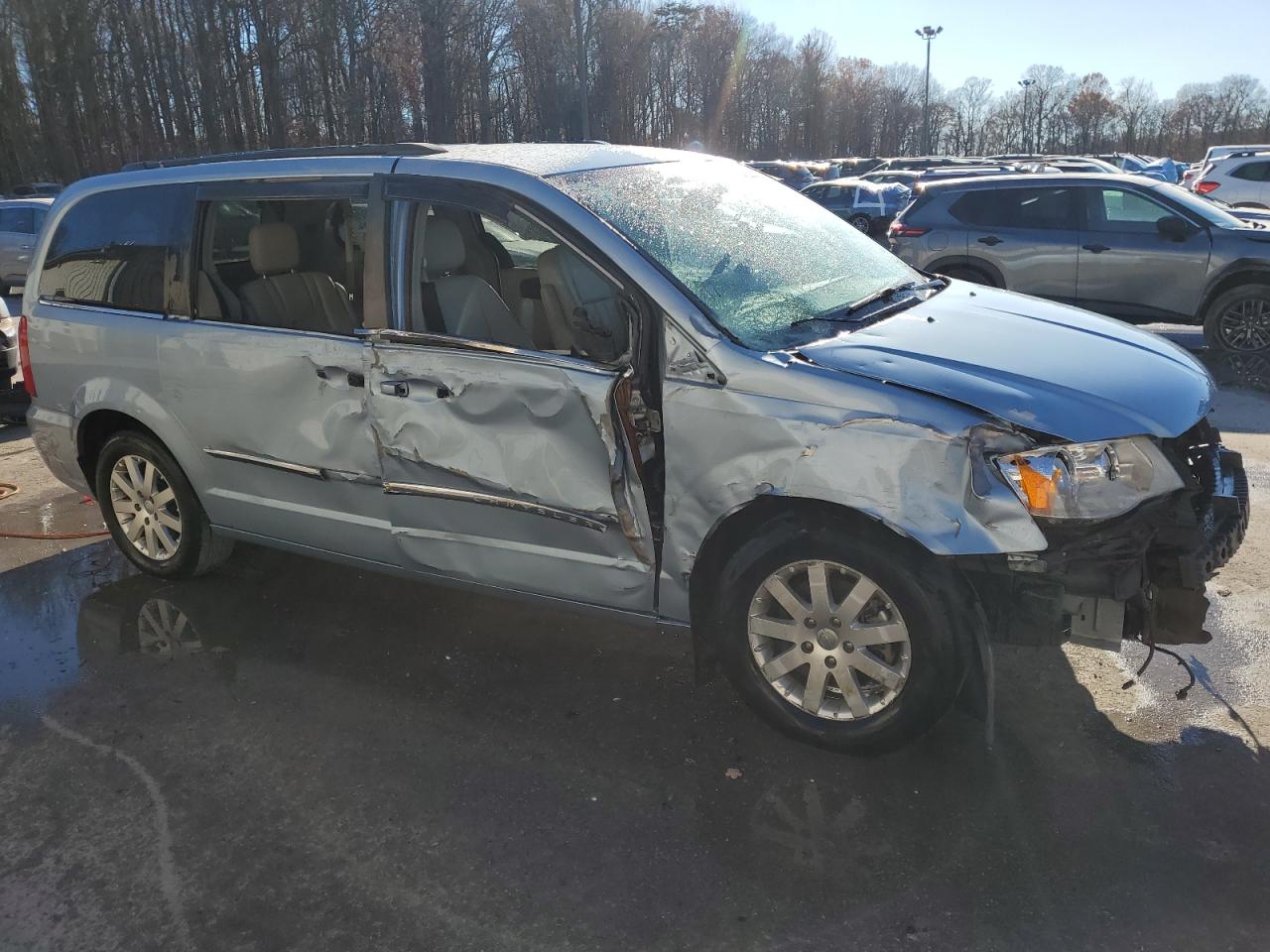 2013 Chrysler Town & Country VIN 2C4RC1BG7DR541265 Copart auction photo, side / front end damage thumbnail 4