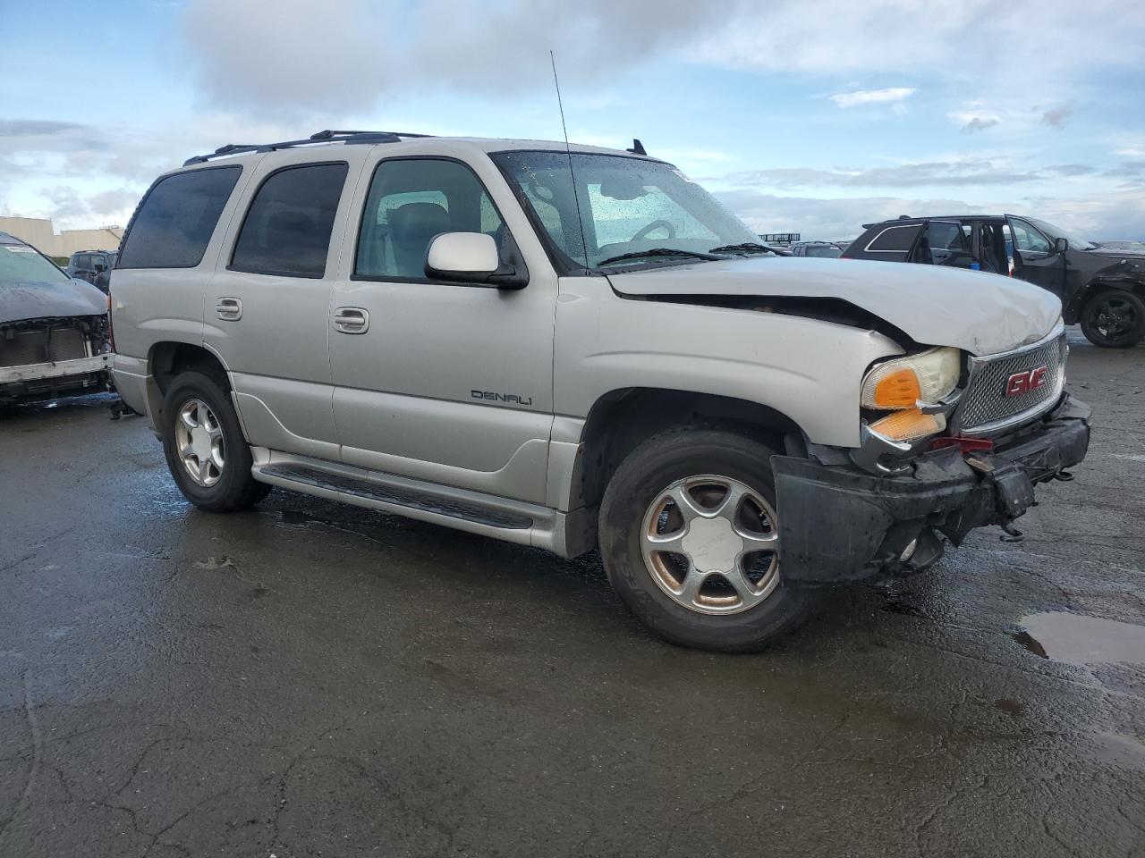 2006 GMC Yukon VIN 1GKEK63U76J137641 Copart auction photo, front end damage thumbnail 4