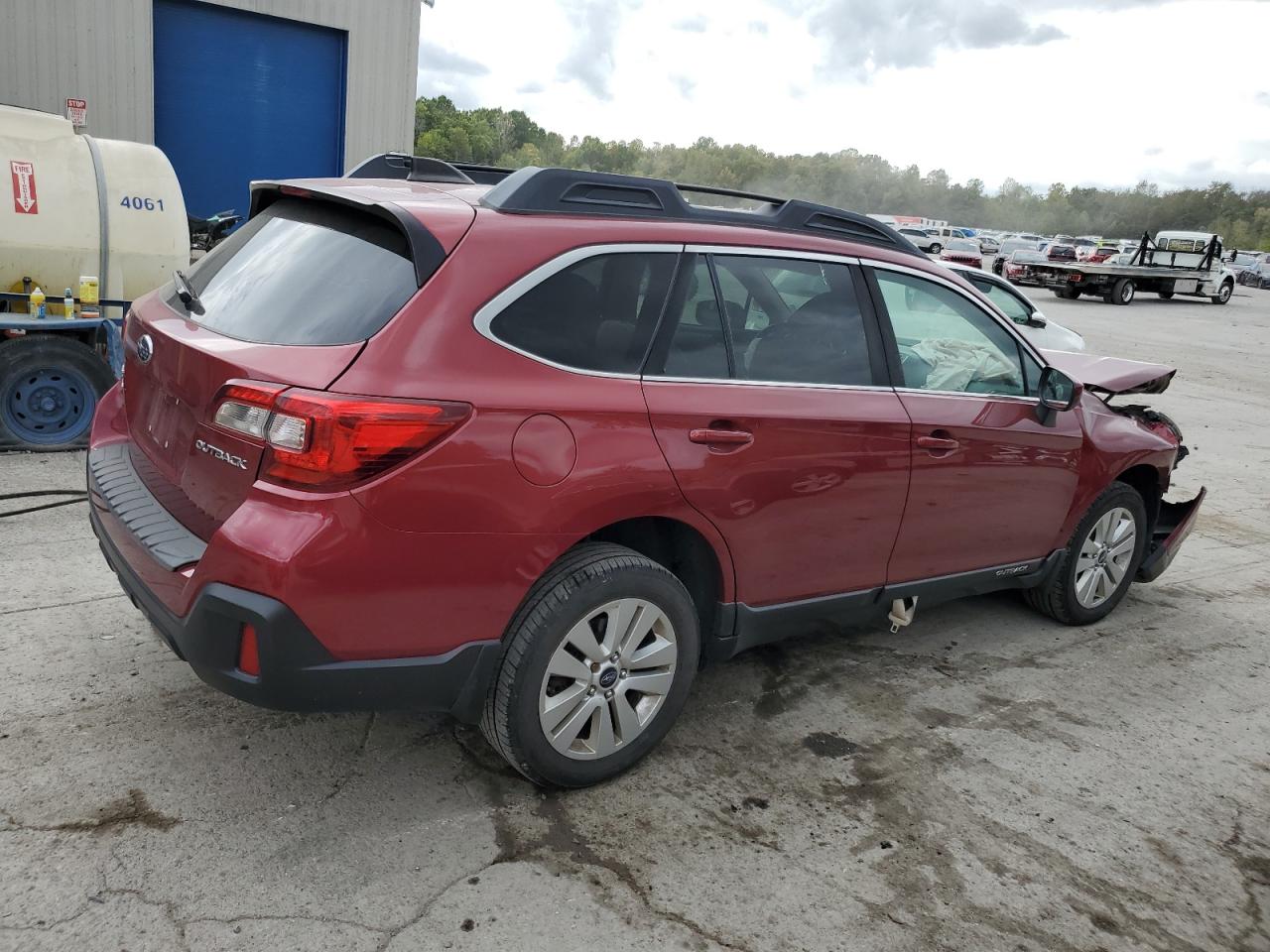 2018 Subaru Outback VIN 4S4BSACC9J3214608 Copart auction photo, front end / minor dent/scratches damage thumbnail 3