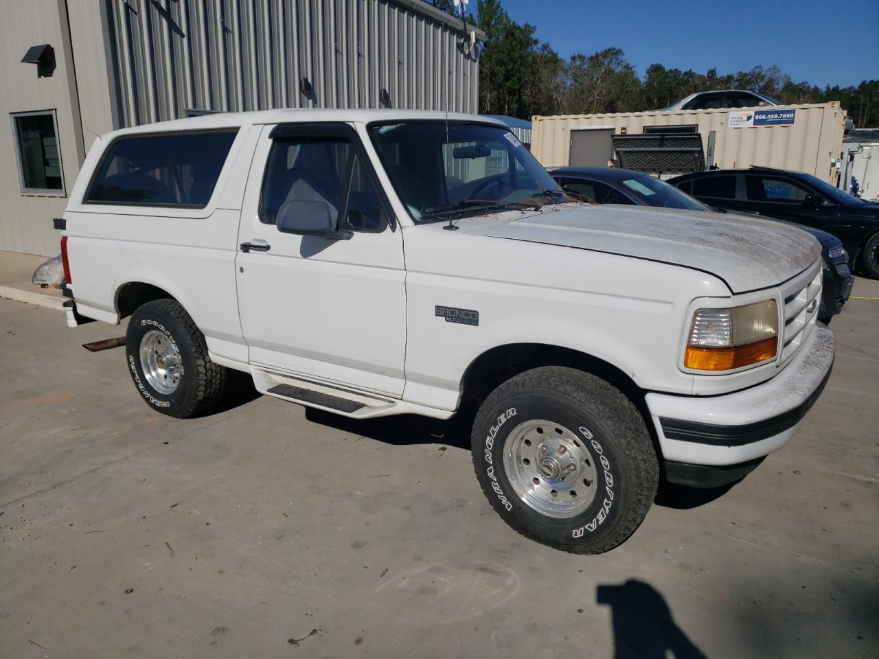 1996 Ford Bronco VIN 1FMEU15N4TLB67027 Copart auction photo, top/roof / side damage thumbnail 4