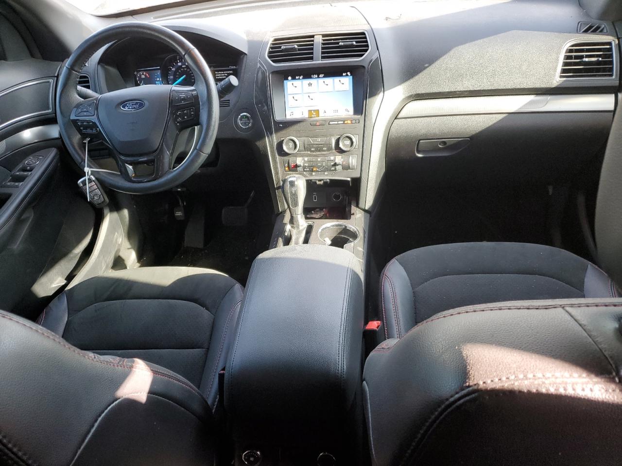 2019 Ford Explorer VIN 1FM5K7D81KGB39049 Copart auction photo, side / front end damage thumbnail 8