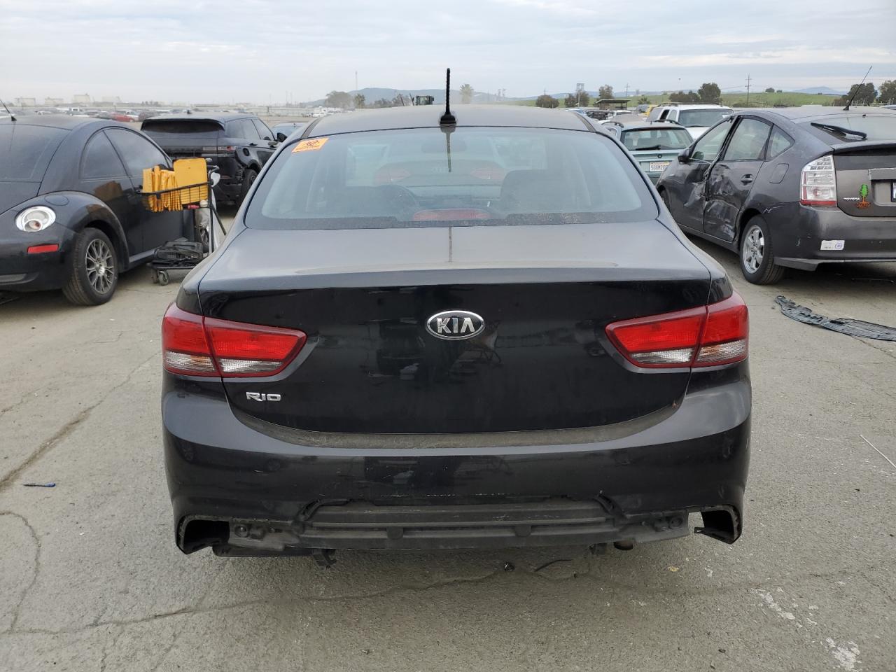 2018 KIA Rio VIN 3KPA24AB6JE062727 Copart auction photo, vandalism damage thumbnail 6
