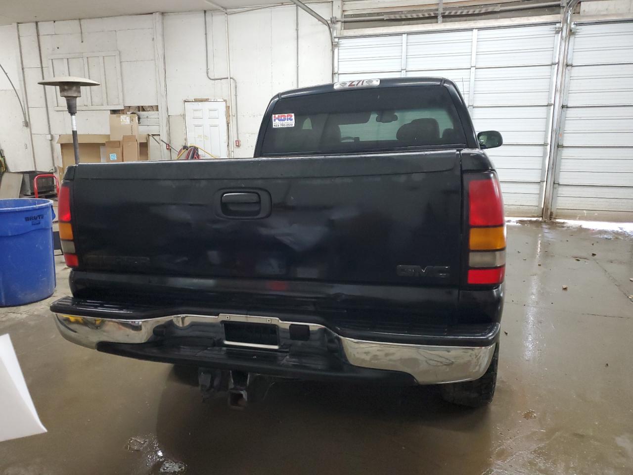 2005 GMC Sierra VIN 1GTEK19ZX5Z324082 Copart auction photo, front end / minor dent/scratches damage thumbnail 6